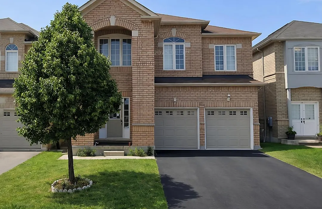 Private King Bedroom With Tv, Workspace, Dresser & Mini Fridge In Brampton Shared Home - 3 Baths, Full Kitchen, Wifi, Laundry & Deck - Near Go Station, Ideal For Work & Couples!-1