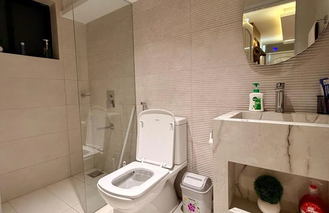 Modern Luxury Haven In The Heart Of The City-1