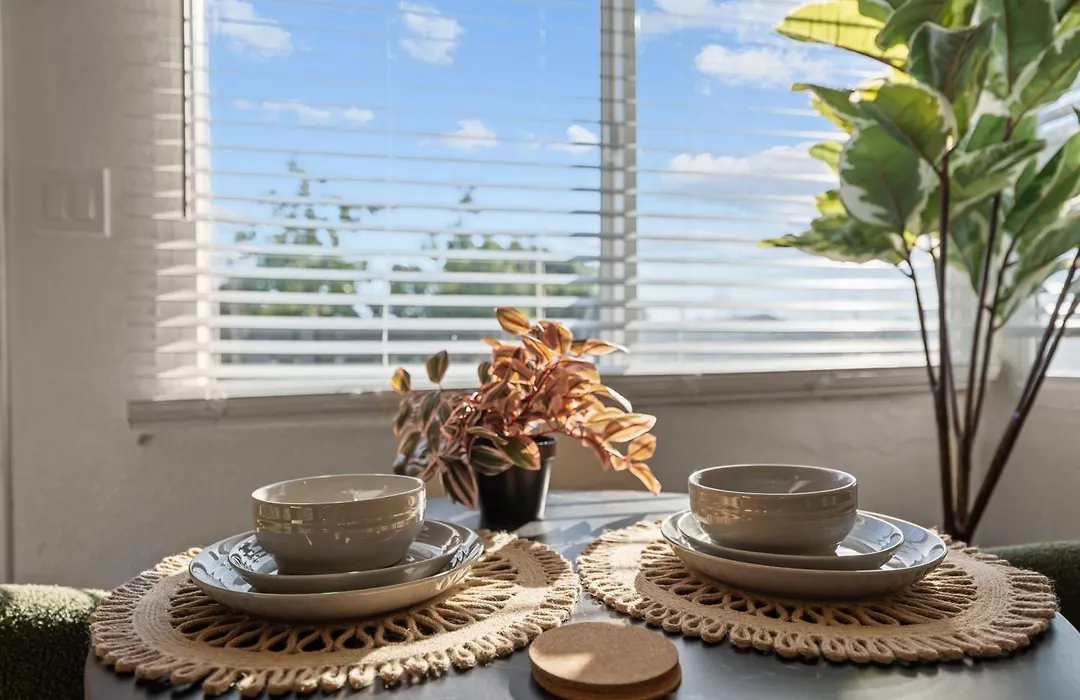 Stylish 1Br Home With Parking Near Zoo & Downtown-1