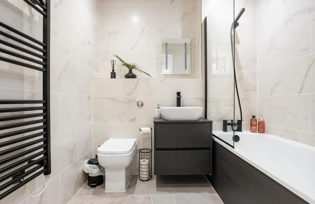 Modern 2Br Fast Wifi Free Parking-1