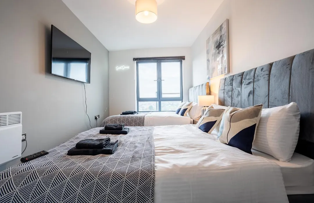 Leeds City Stay On The River - Sleeps 10 - Central-1