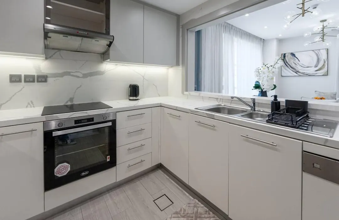 1 Bedroom Near Burj Khalifa & Dubai Mall - Downtown-1