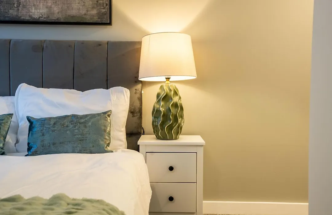 Leeds City Living By The River - Sleeps 10 - Balcony-1