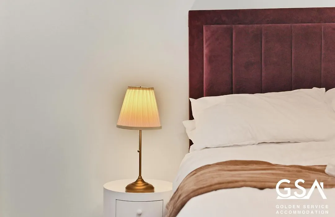 Stylish 2Br Flat By Golden Service Accommodation Holiday Lets Forest Gate-1