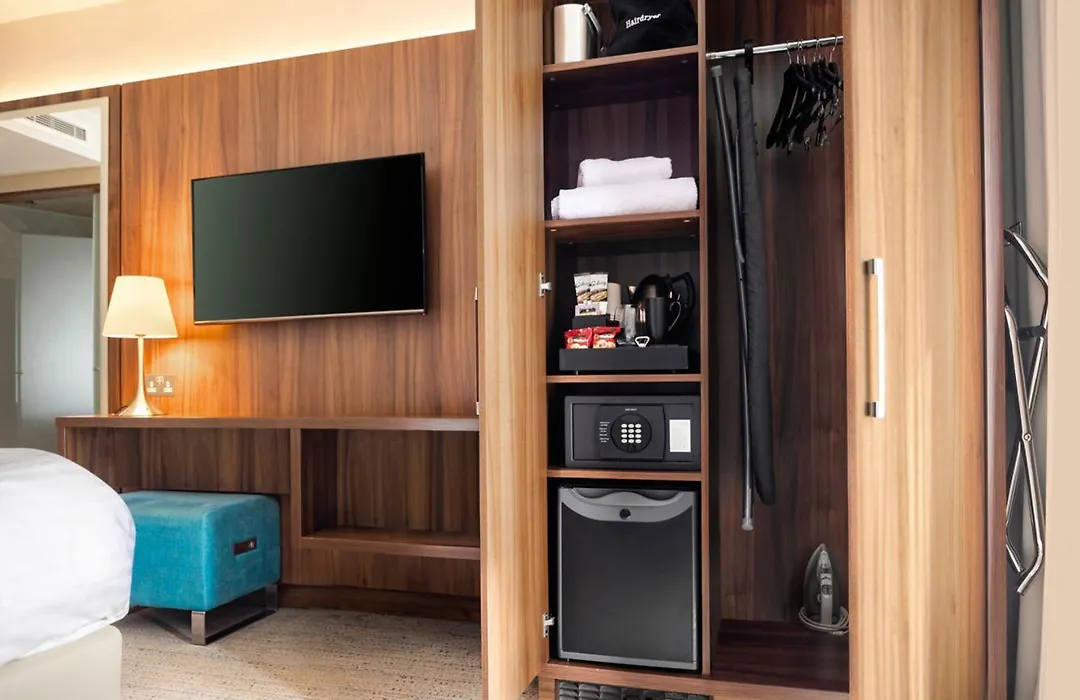 Courtyard By Marriott Edinburgh-1