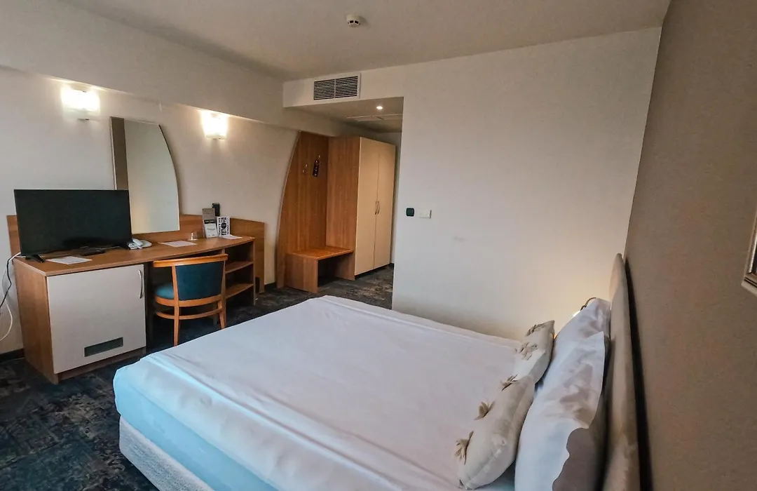 Triada Hotel-1