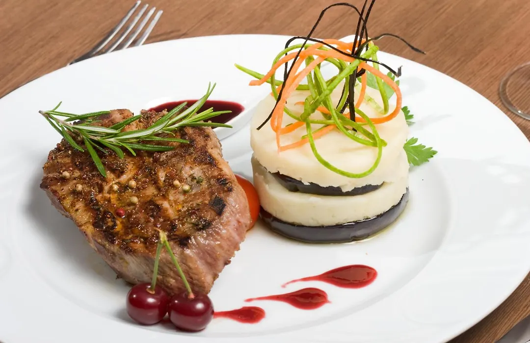 Manhattan Hotel & Restaurant-1