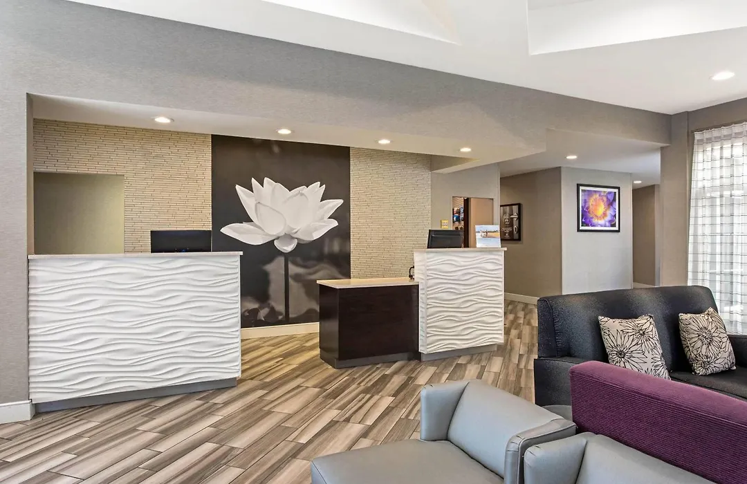 La Quinta By Wyndham Orlando Airport - On Property Food Trucks & Free Airport Shuttle!-1