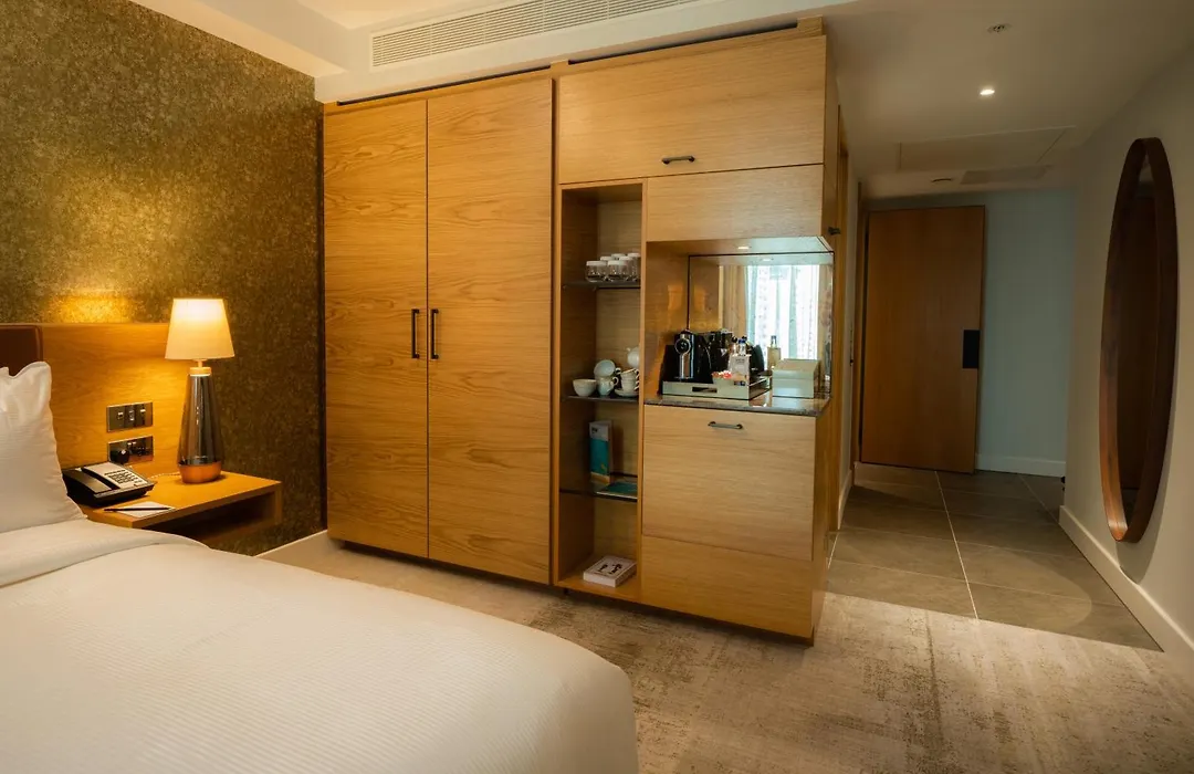 Lincoln Plaza Hotel London, Curio Collection By Hilton-1