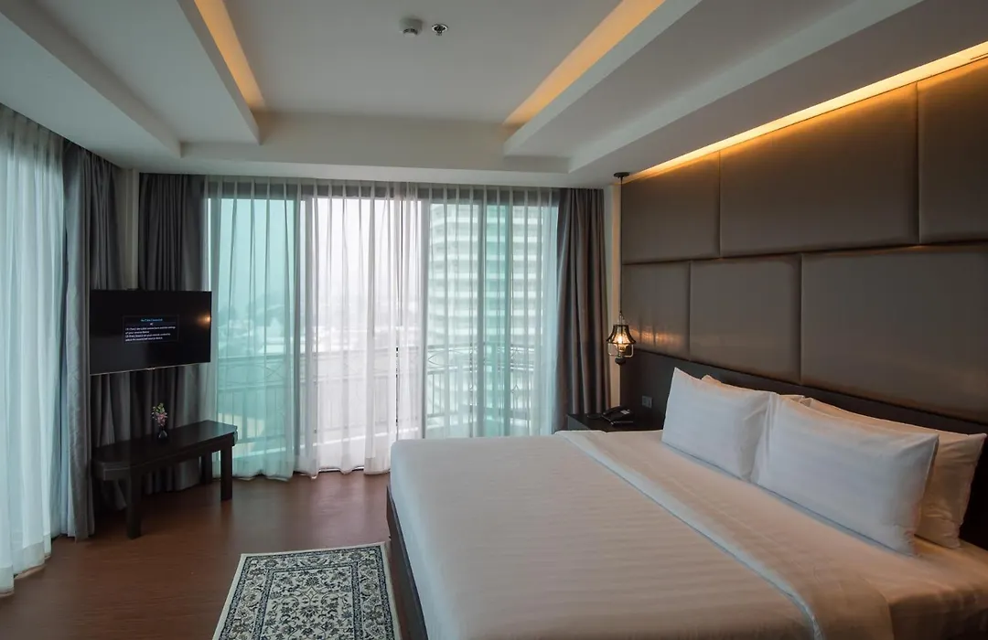 Bay Beach Resort Jomtien-1