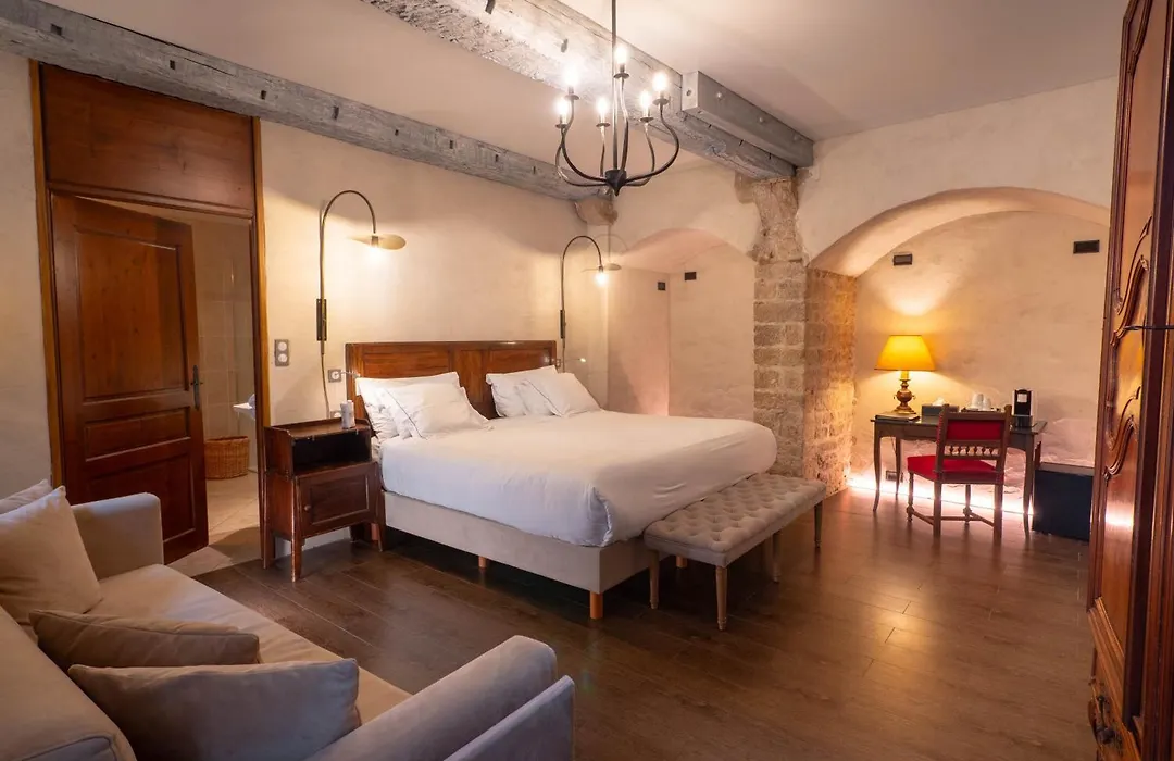 Les Remparts Hotels Et Demeures Historiques-1