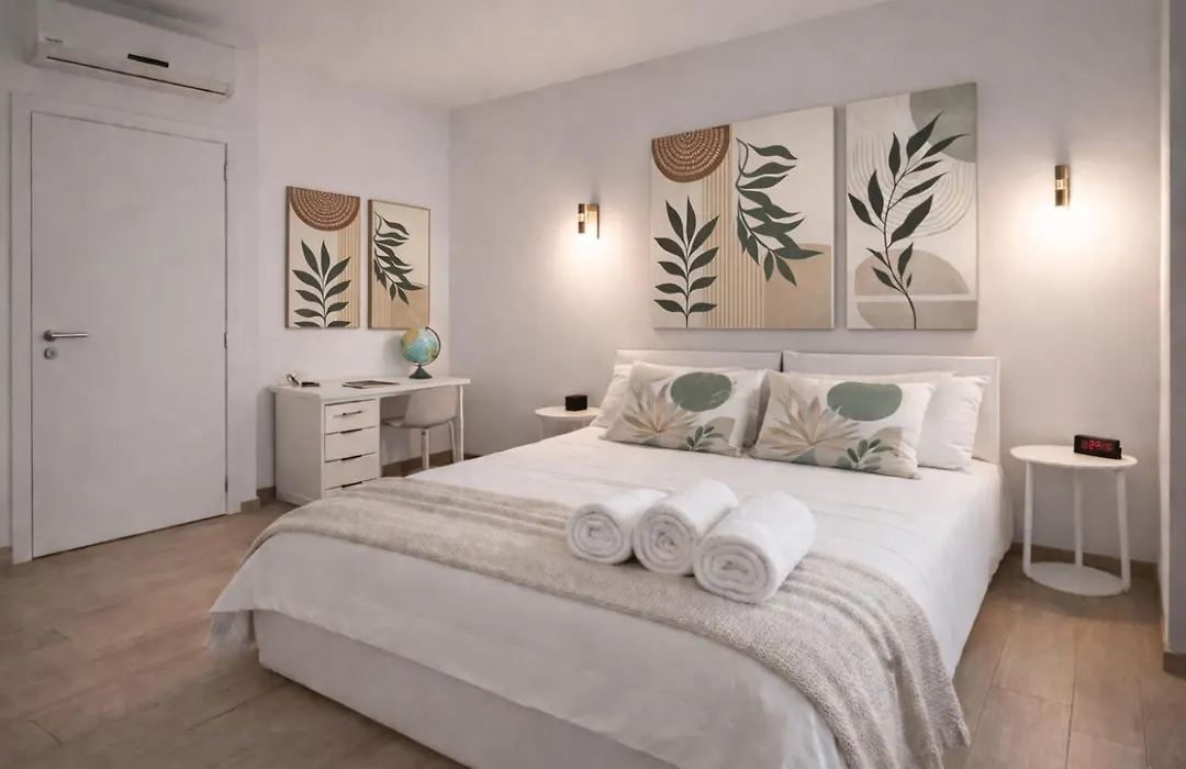 Attico Luminoso Con Terrazzo E Parcheggio Gratuito-1