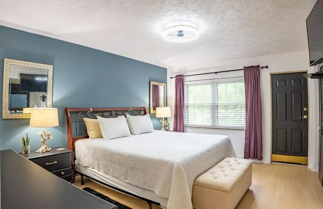 Gatehouse Condo By Beyond Expectations W Views-1