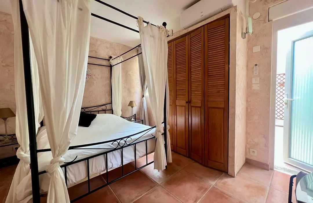 Logis Hotel Les Grenadines-1