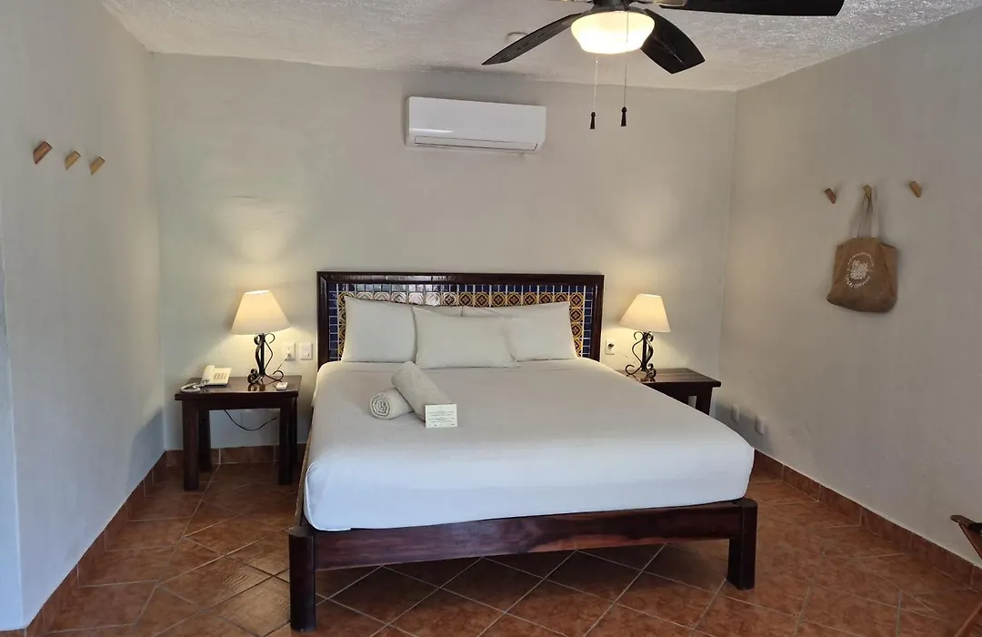 Petit Lafitte Beach Front Hotel & Bungalows-1