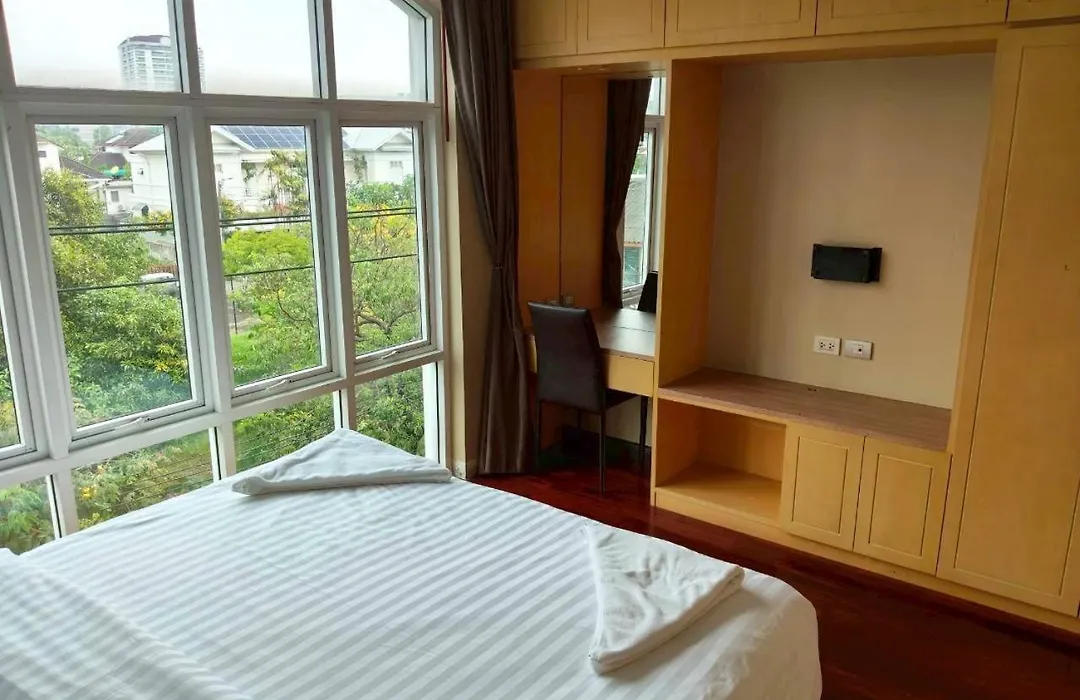 Greenview Ekkamai10 Suite-1