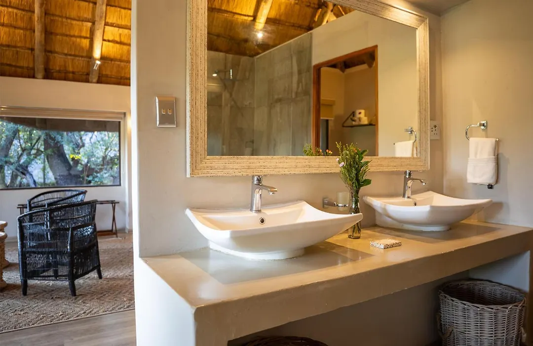 Karongwe - River Safari Lodge-1