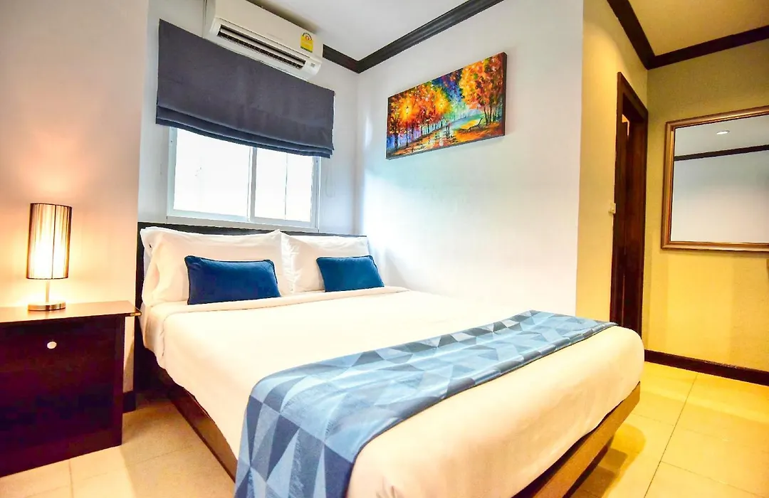 Hallo Patong Hotel - Rooftop Pool - Stunning Mountain Views & Otop Market-1