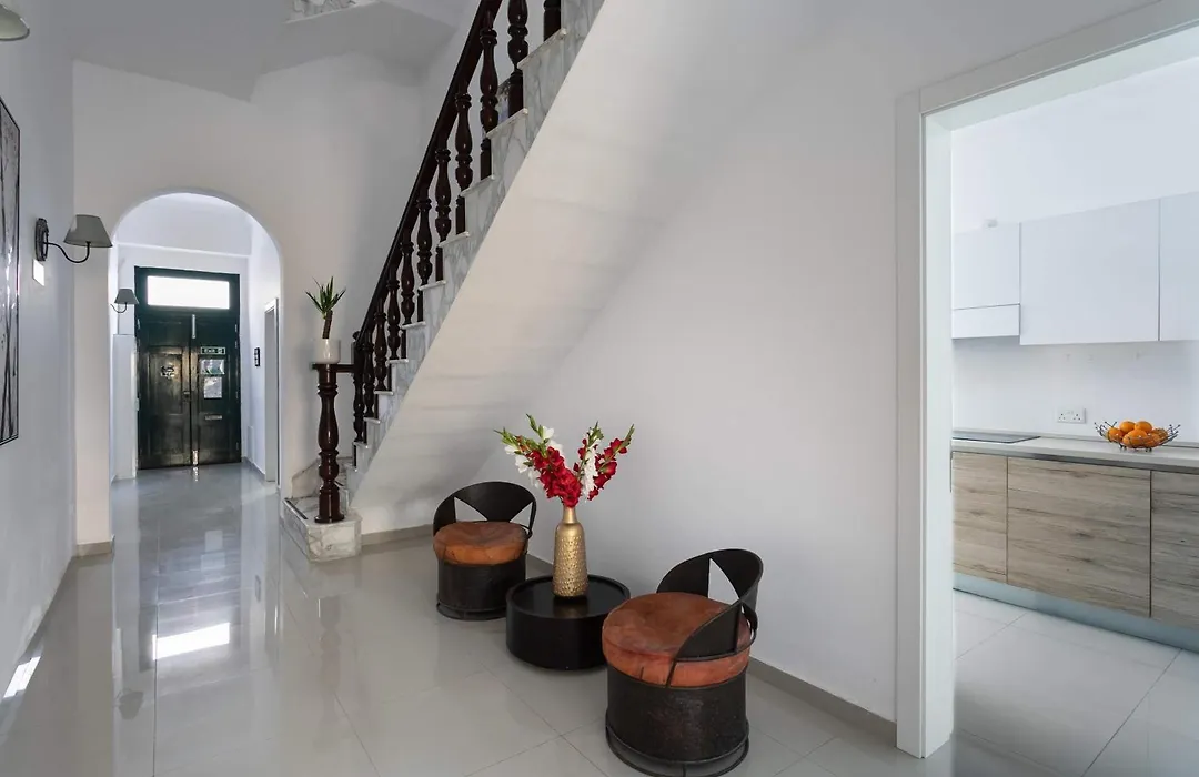 Unique Four Bedroom Townhouse One Minute Away From The Seafront-1
