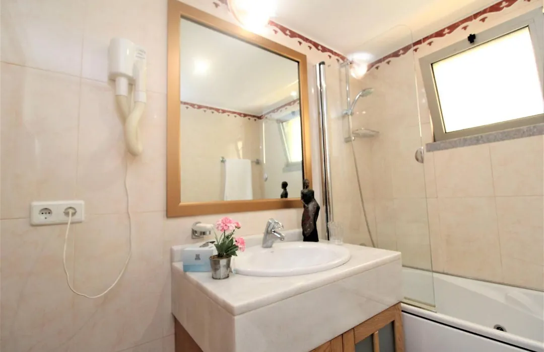 Yellow Apartment T1-1