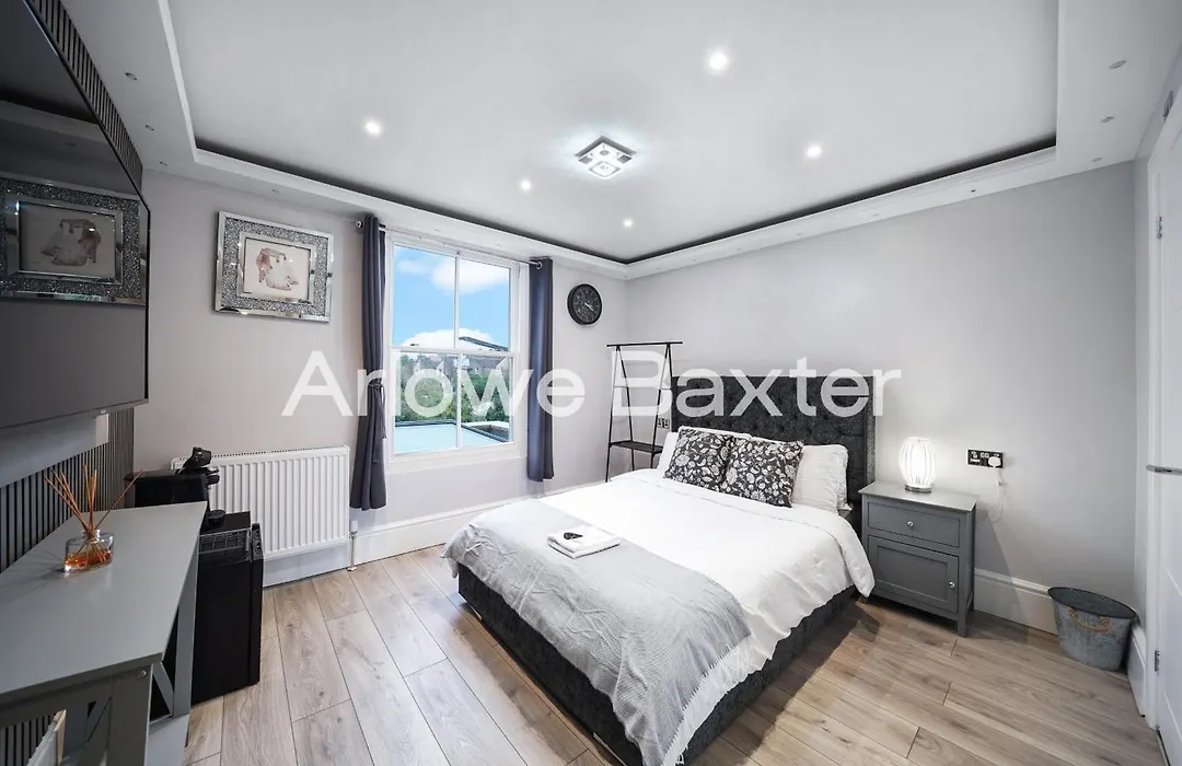 Hackney Suites - En-Suite Rooms & Amenities-1