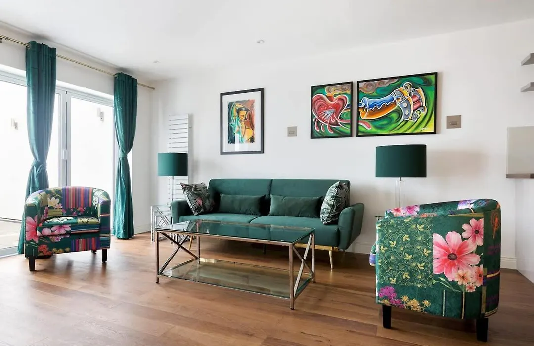 Modern And Large Oasis Flat In Camden With Patio-1