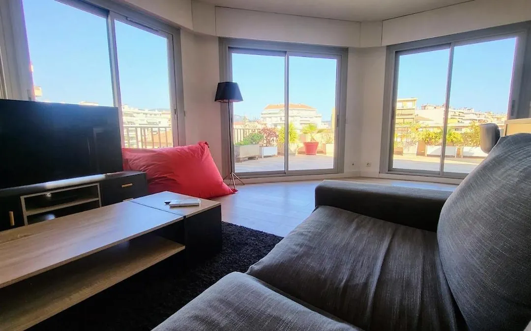 Bail Mobilite - "Rooftop Cote Sud" 70M² - Apt 38M²-1