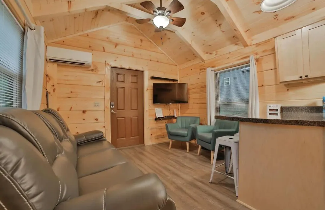 Stefan Cabin Nature-Nested Tiny Home Hot Tub-1