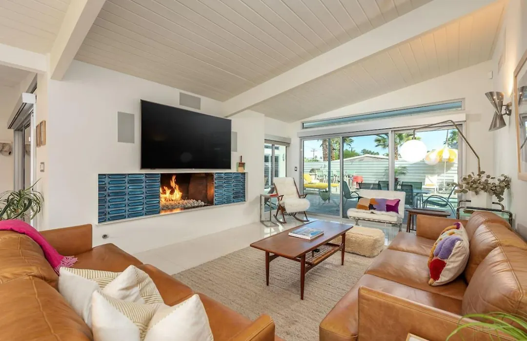 2590 N Avenida Caballeros, Palm Springs Ca 92262-1
