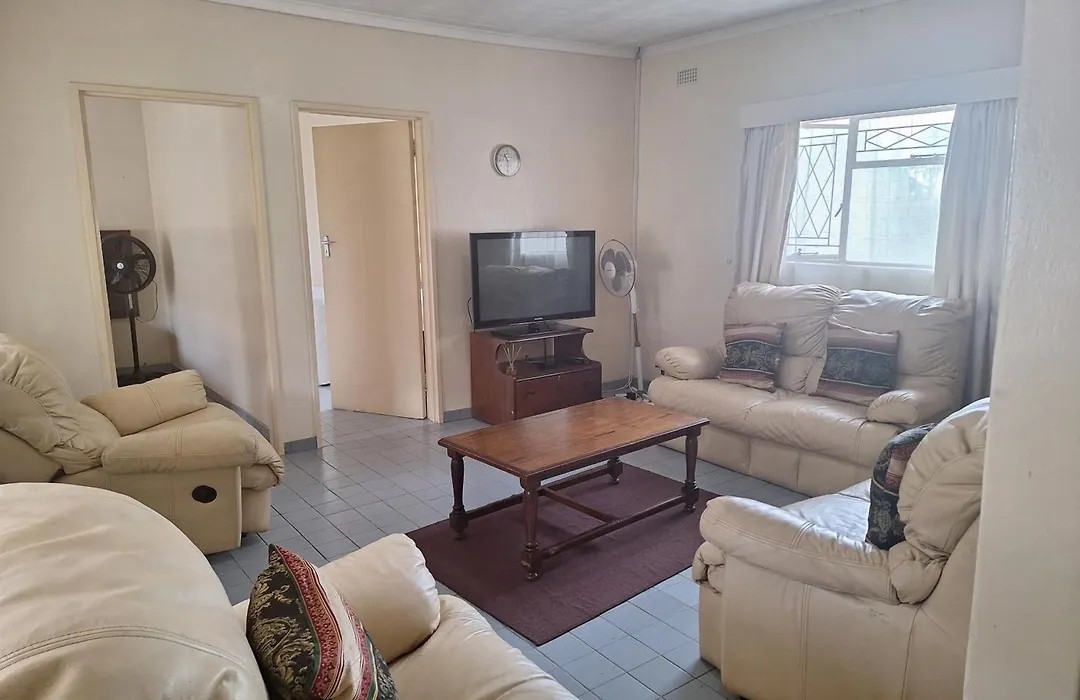Ashley'S 2 Bedroomed Guest Cottage-1