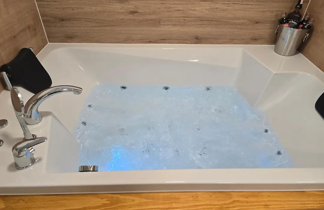 Jacuzzi & Sauna Room-1