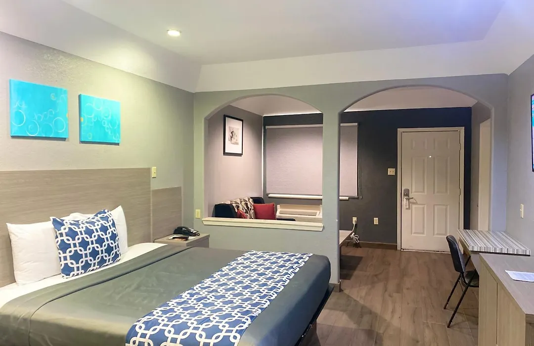Island Suites Hobby Airport-1