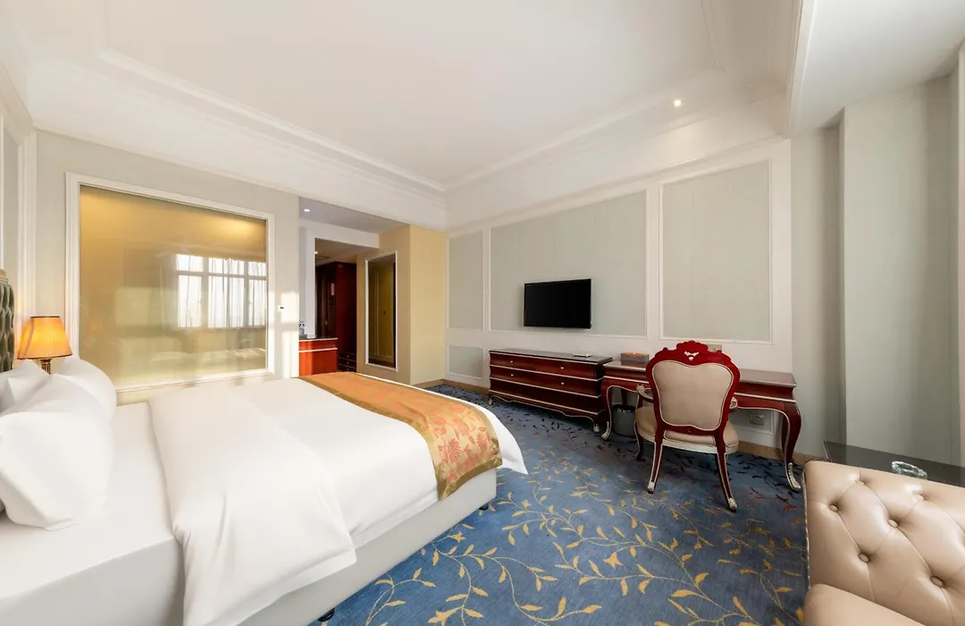 Elong Me Hotel-1