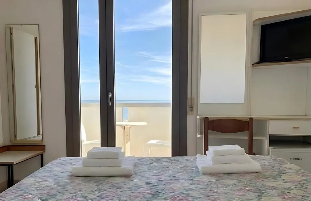 Hotel Columbia Frontemare-1