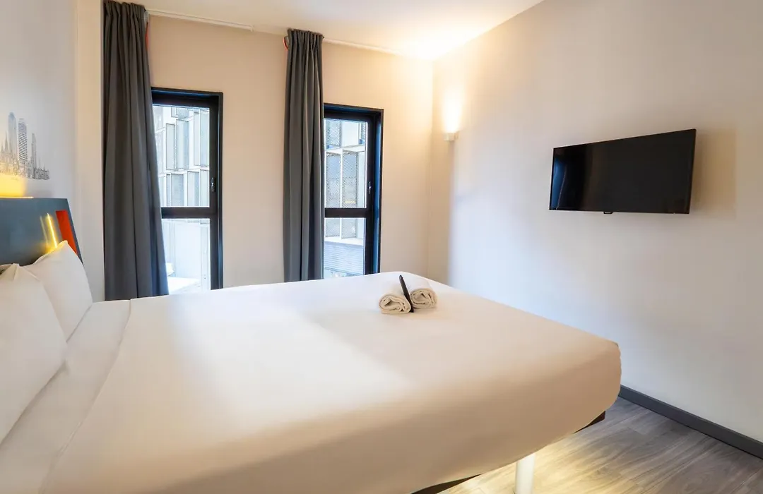 Easyhotel Barcelona Fira-1