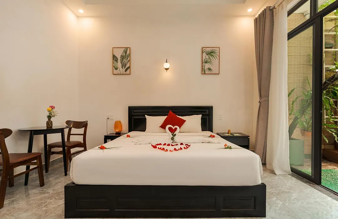 Beach Palm Villa Hoi An-1