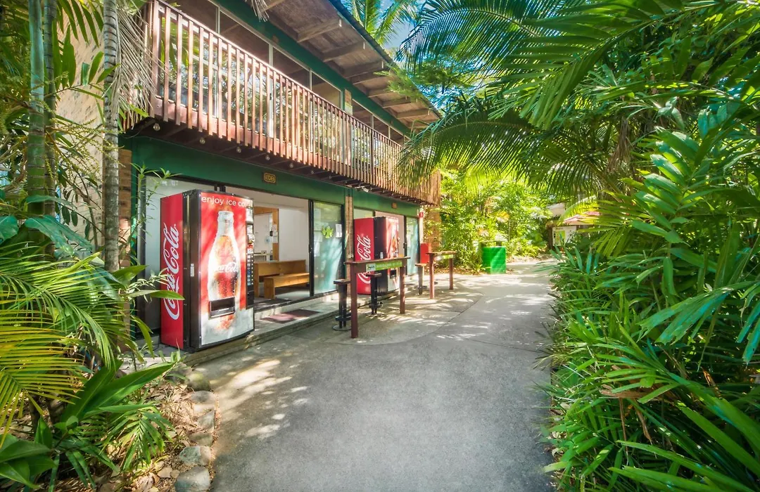 Airlie Beach Magnums - Adults Only-1