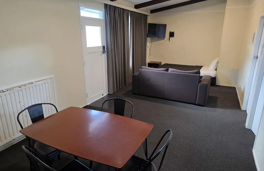 Fernleaf Motel-1