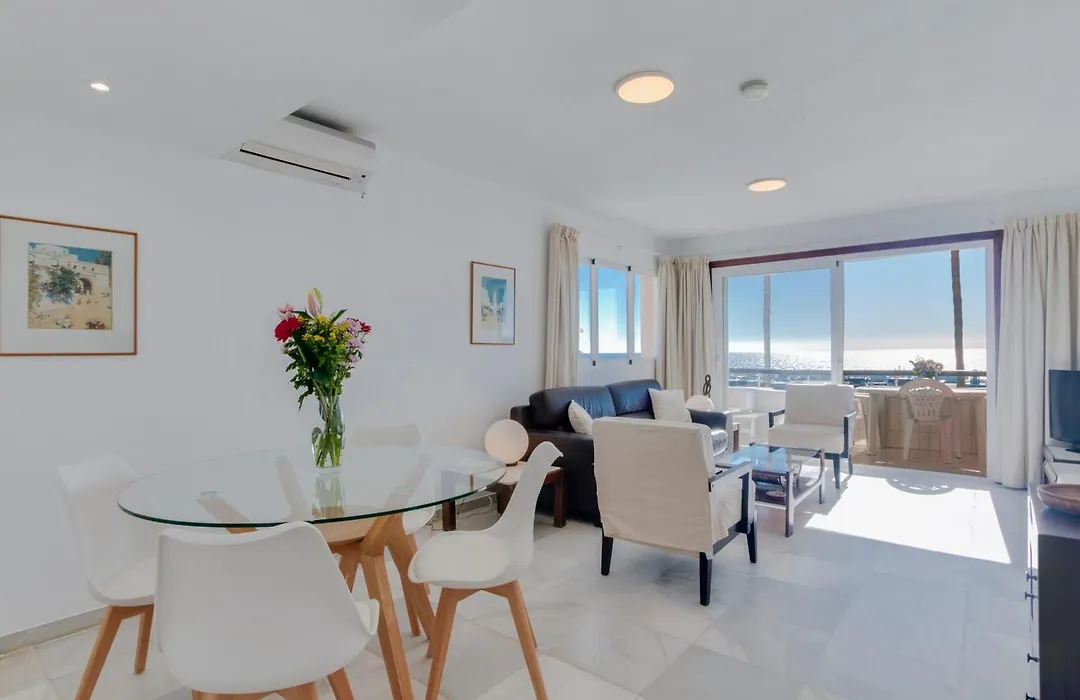 Apartment Facing The Sea And Marina-1