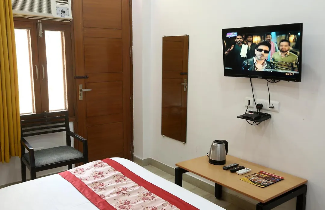 Glinzer Noida-1