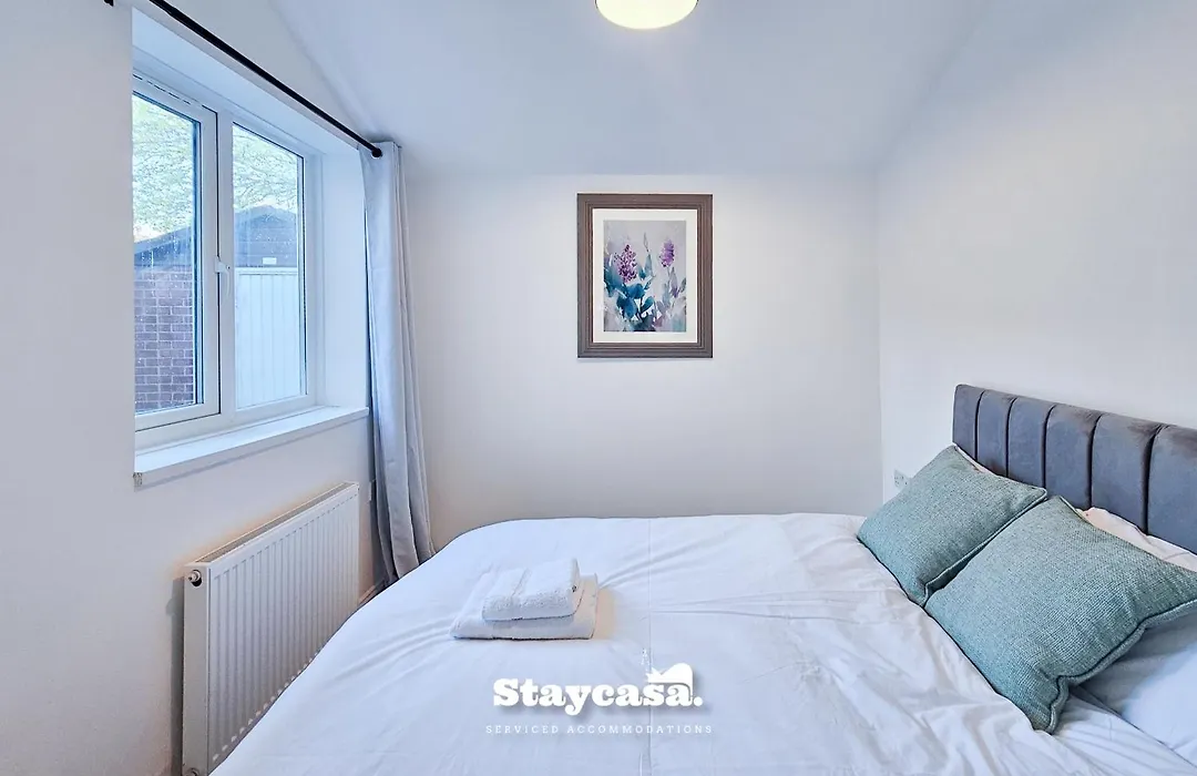 Large 6Br Manchester House Free Parking & Wifi-1