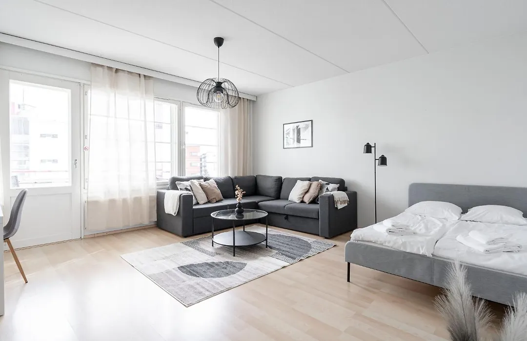 2Br Lakefront Home Near Railway Station & Downtown-1
