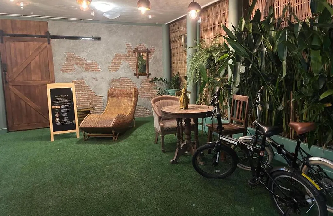 The Oasis On 8 Cozy Homestay & Cafe-1