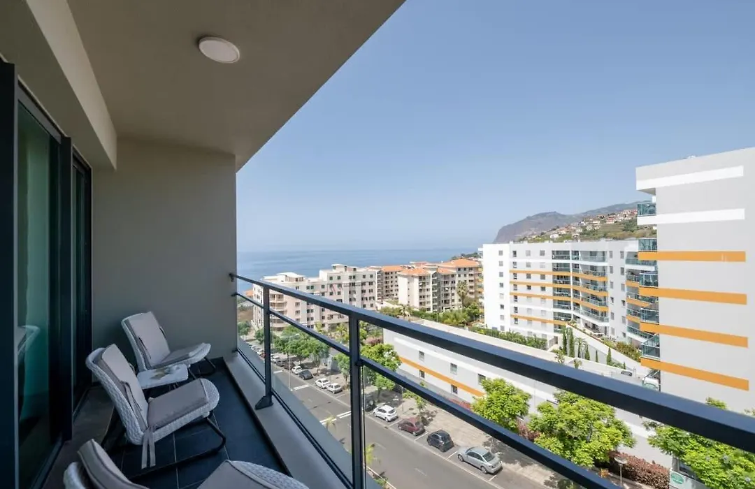 Nomad Escape Spacious Apartment With Pool & Gym-1