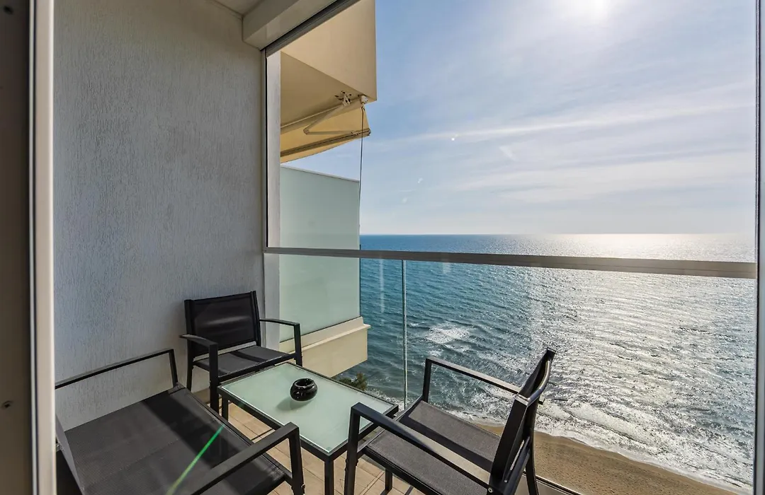 The Butterfly Apartment | Seafront & Amazing Views By Pikhost-1