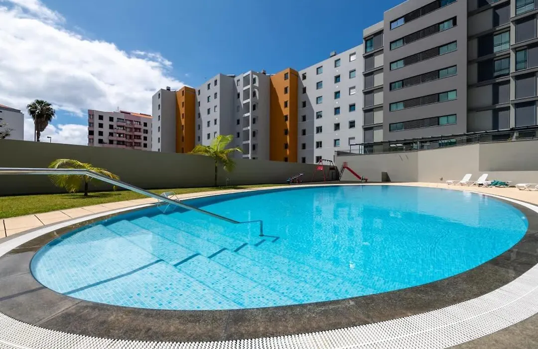 Nomad Horizon Spacious Apartment With Pool & Gym-1
