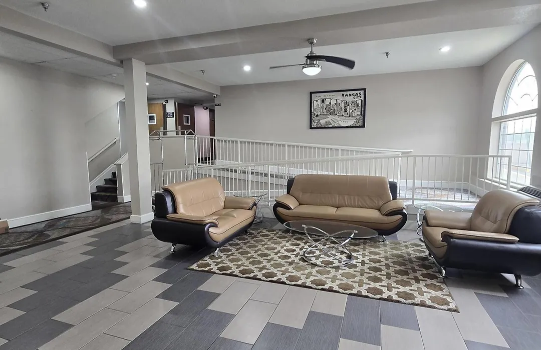 Super 8 By Wyndham Kansas City-1