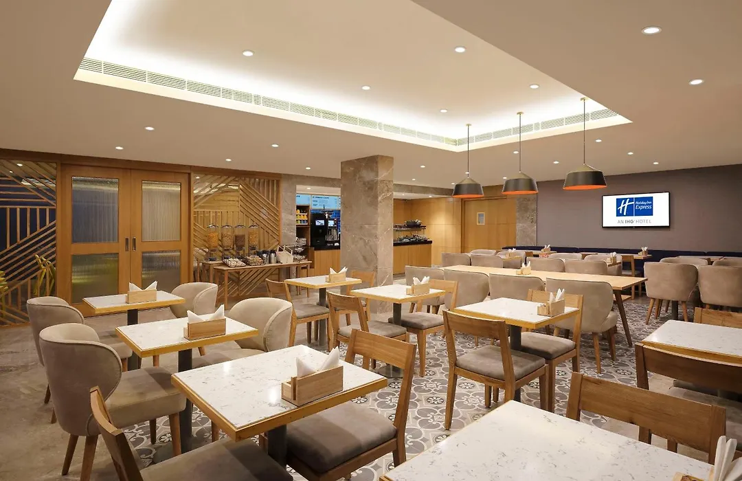 Holiday Inn Express Ahmedabad Prahlad Nagar By Ihg-1