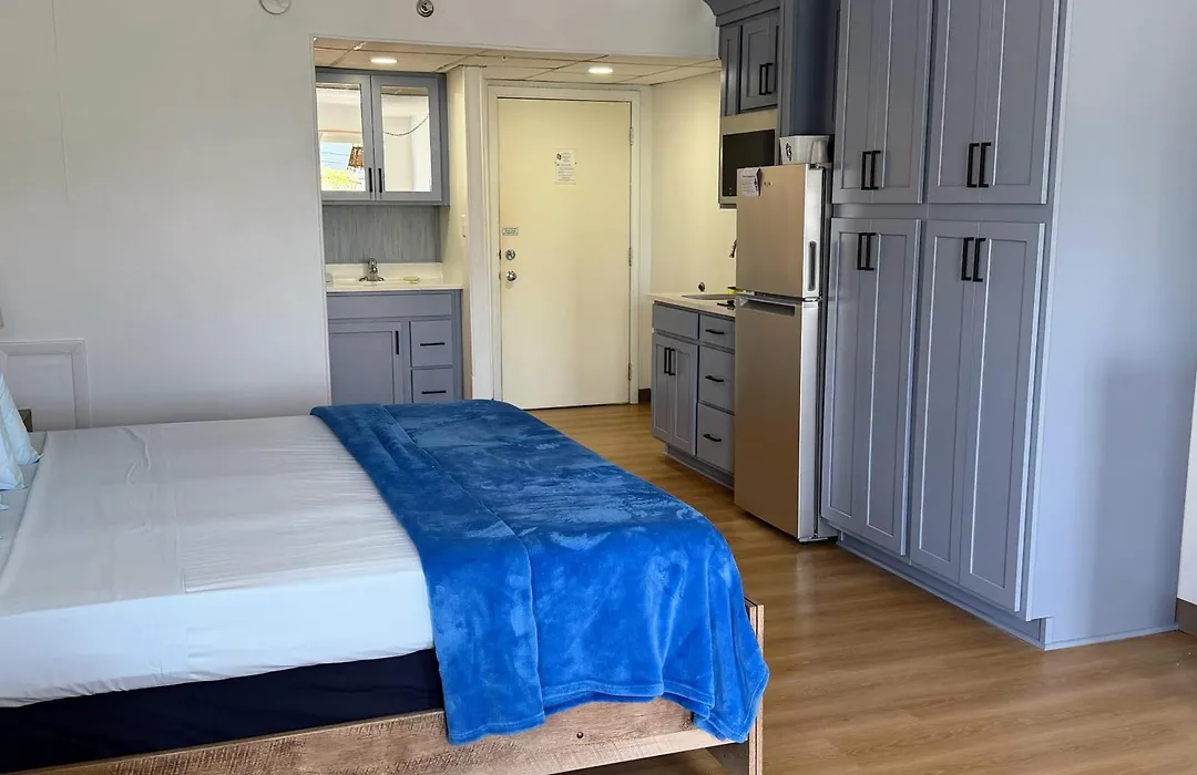 Beachcomber Motel-1