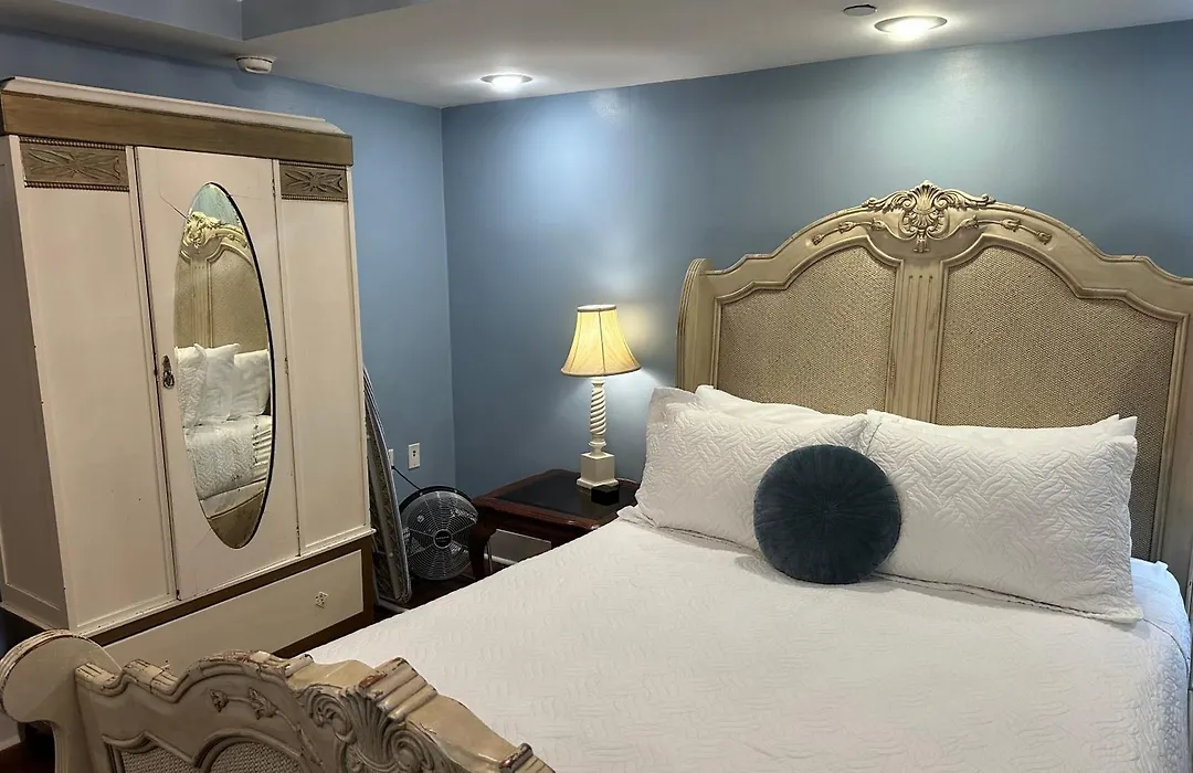 Justine Inn Savannah-1